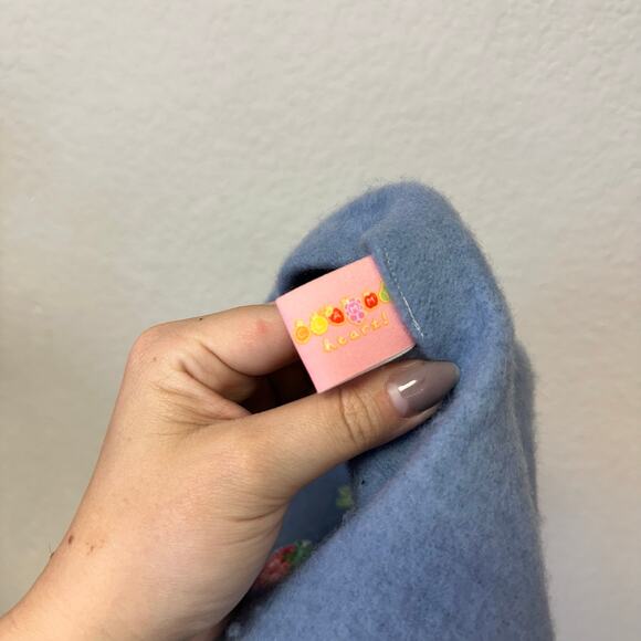 Clammy Heart Strawberries Embroidered Beret Wool Blue - Picture 3 of 6